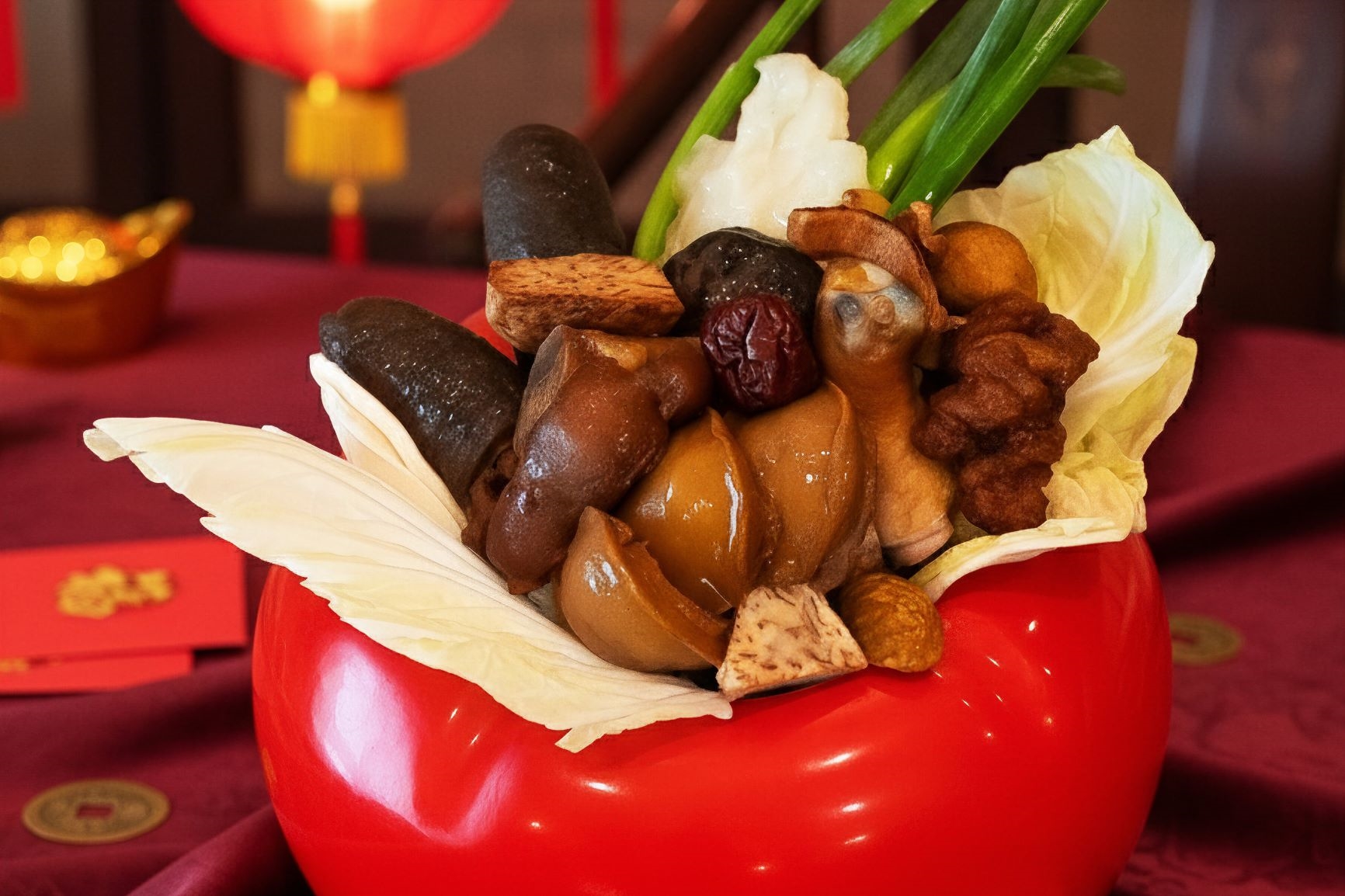 螺頭極品佛跳牆，濃郁不腥、清鮮回甘，是圍爐與外帶年菜的人氣必點。官方提供